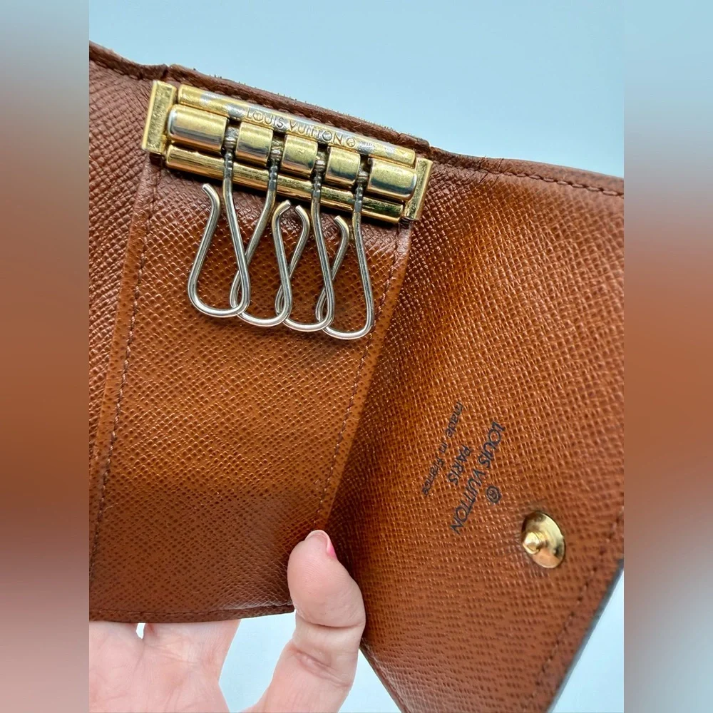 A- Condition Louis Vuitton Monogram 4-ring key holder + FREE COA! - Picture 6 of 6